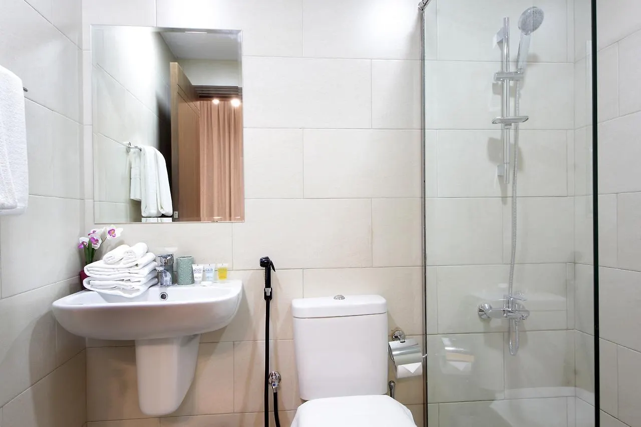 Spacious 2 Bedroom In Al Telal 11, Al Barsha 1 Дубай 0*,